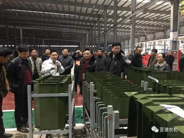  各級(jí)領(lǐng)導(dǎo)參觀(guān)亞澳粉體智能涂裝產(chǎn)線(xiàn)
